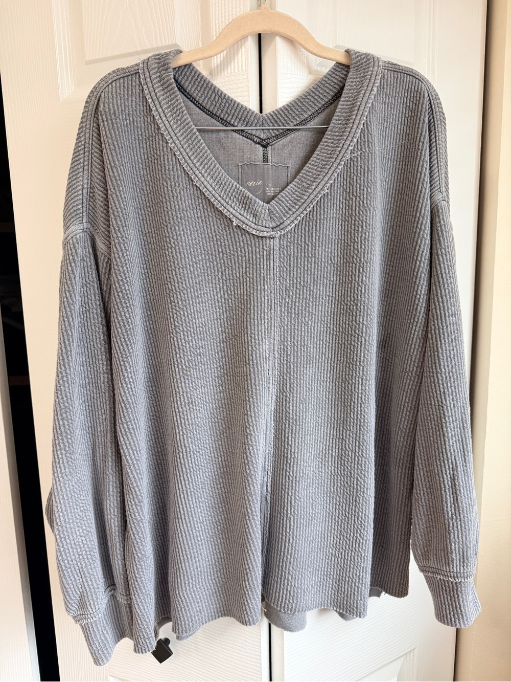 aerie Light Gray Knit V-Neck Sweater Top